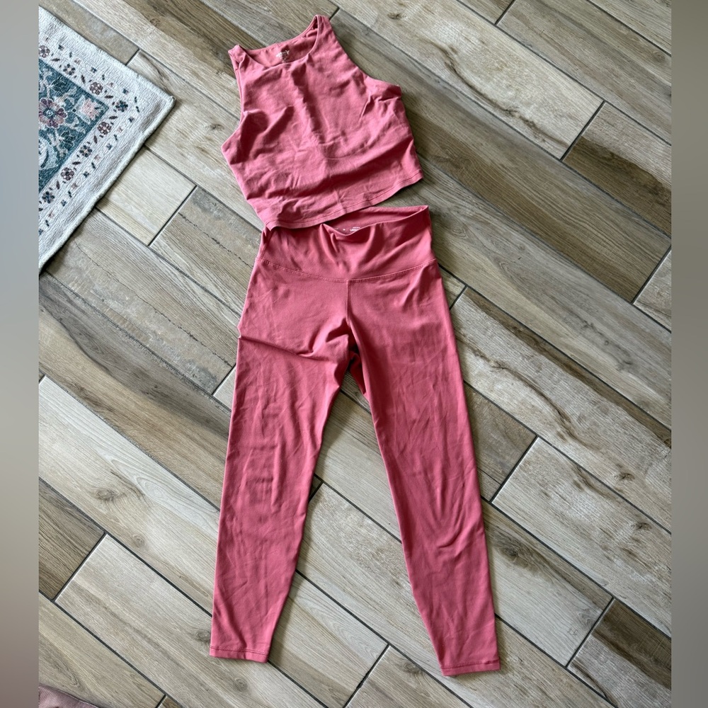 Old Navy PowerPress Workout Set - Size M (2 Piece Set)